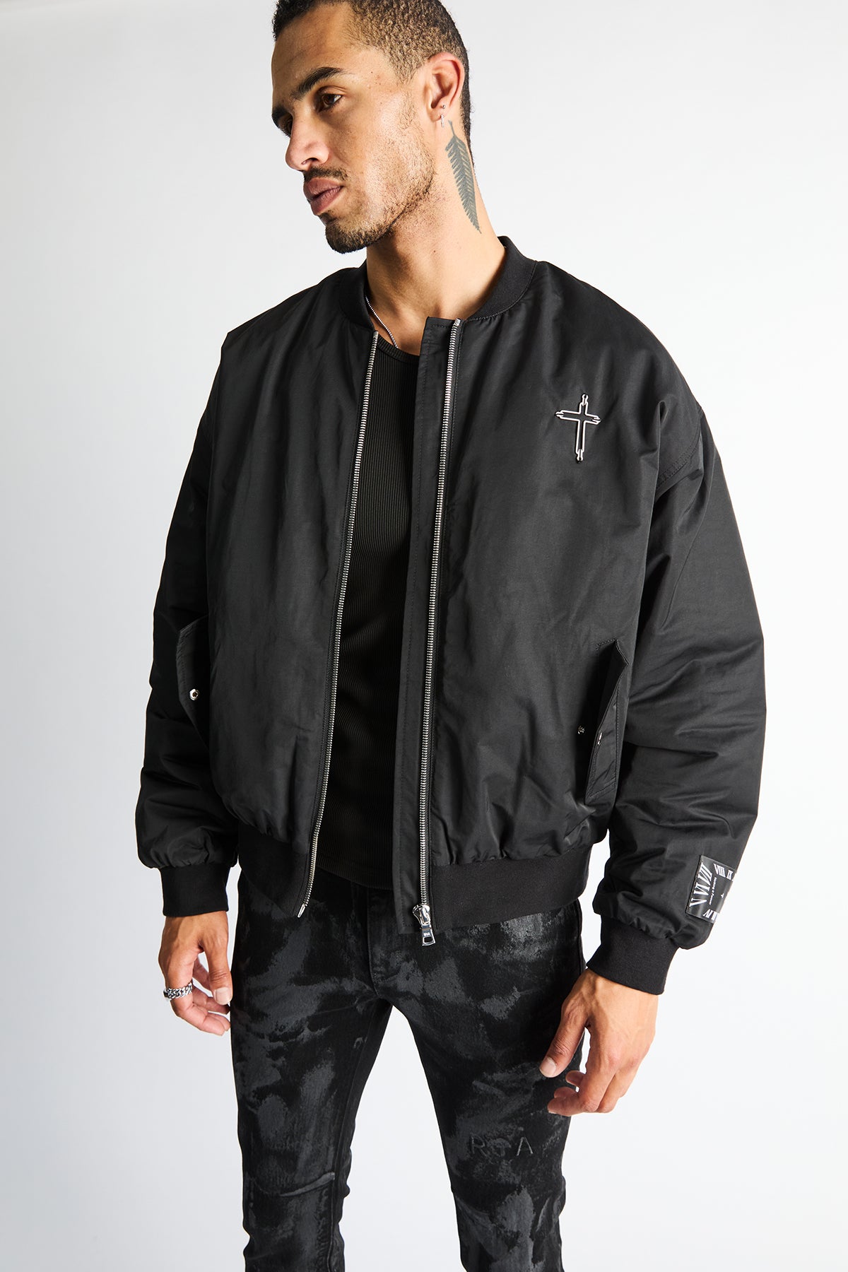 MCVUW1420-W2381BLACK_001_2048x2048.jpg
